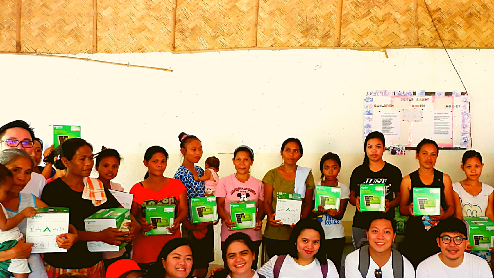 We received Henkel’s grant of 50 solar lanterns and distributed 25 of it with their employees to Sitio Macantog. We also stayed for the night to witness the spectacular moment of the community being lit for the first time.